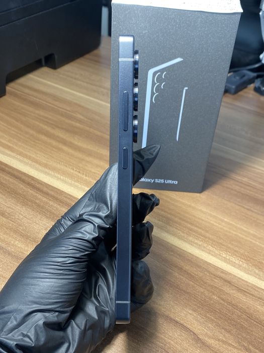 Samsung Galaxy S25 Ultra • 512 GB • Titanium Black