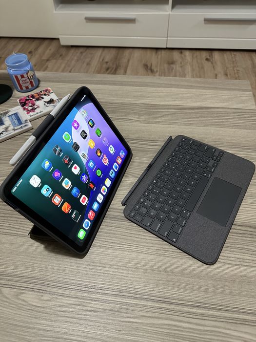 iPad 11 A16 2025  Гаранция до 05.2026 + Logitech Combo Touch + Писалка