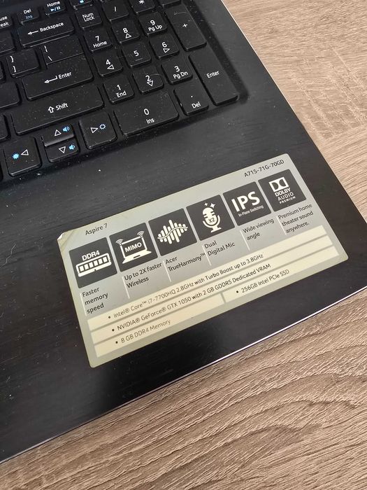 Aspire 7 | i7-7700HQ | GTX 1050 |