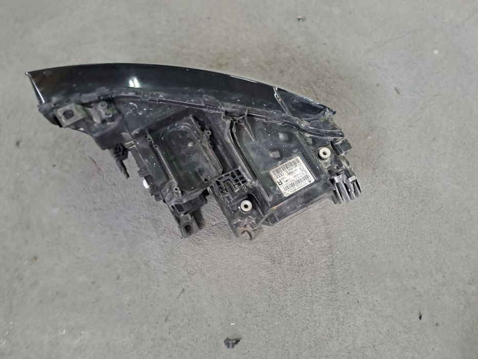 десен фар за Audi A4 2011година 2015година