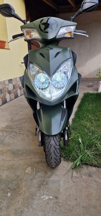 Скутер kymco muvies 125i топ състояние, като нов