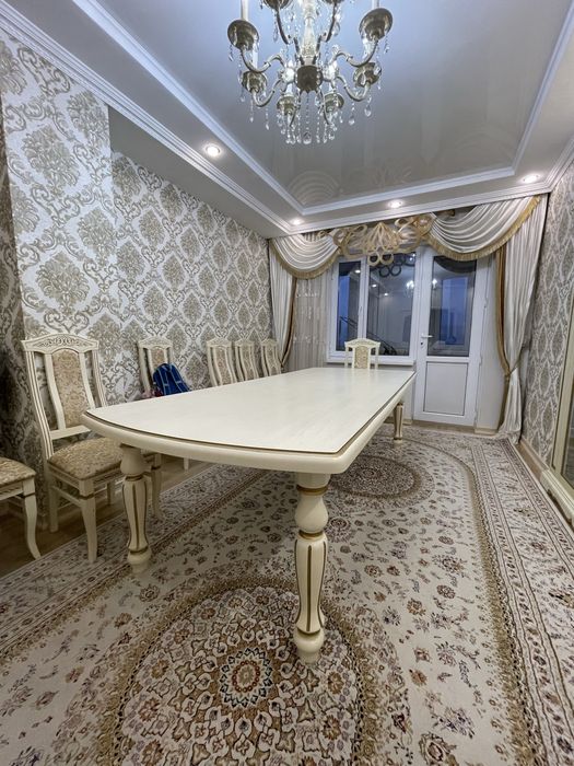 Стол длина 2,80м + 12 стульев