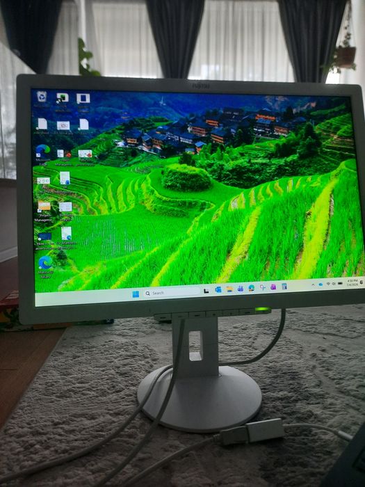 Monitor Fujitsu lcd b22-8 we neo