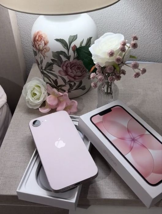 Iphone 17e soft pink / нов