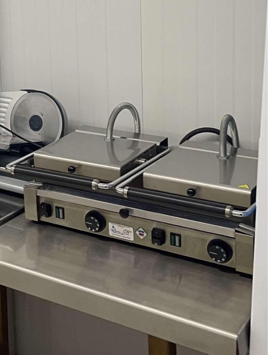 Gril dublu ,prăjitor carne, pâine