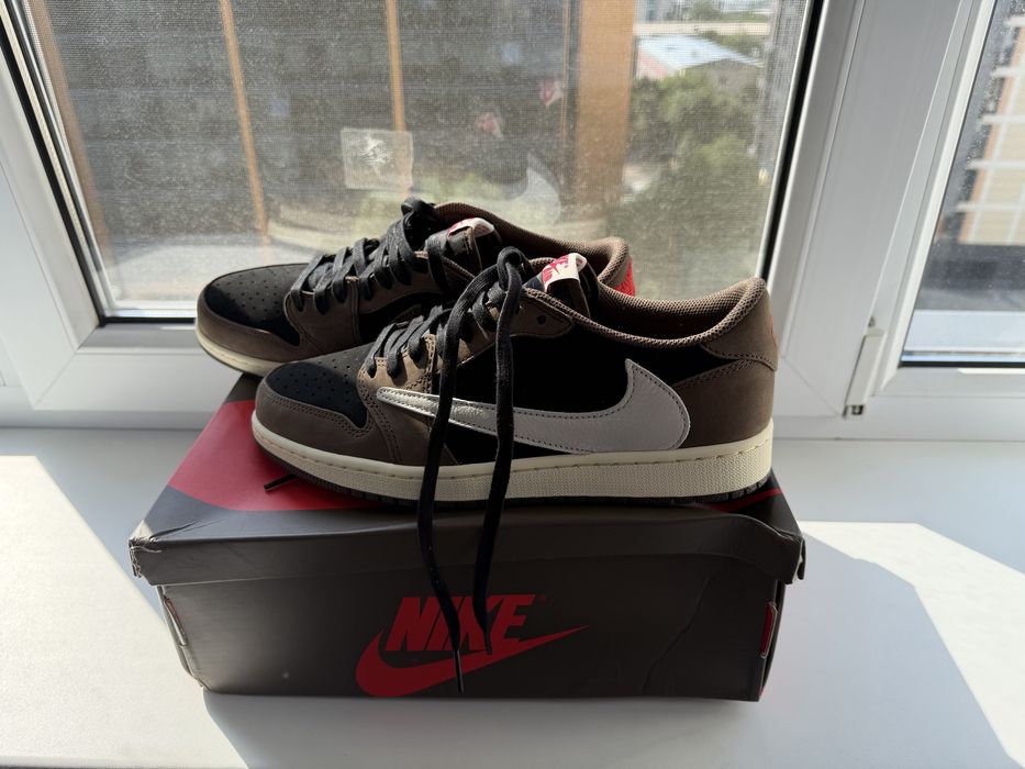 Air Jordan 1 x Travis Scott Dark Mocha