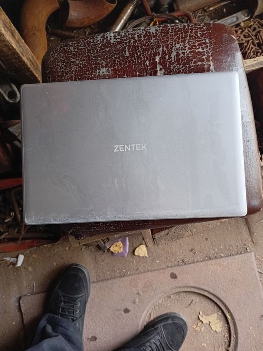 Продаю ноутбук новый с документами и с сумкой