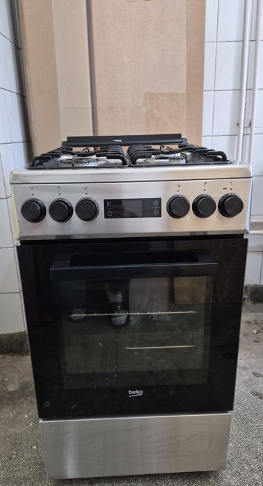 Argaz BEKO inox, 4 arzatoare, gaz+electric