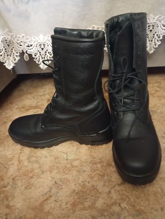 Продаю мужские берцы