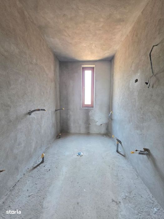 Vilă în Roman parter + etaj, teren 700 mp, din cărămidă