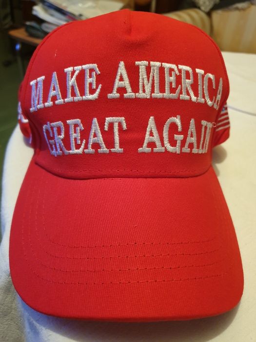Doua șepci Trump 2024
