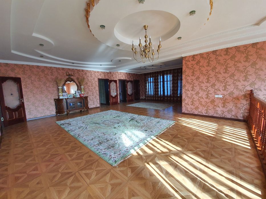Продается большой дом в центре города