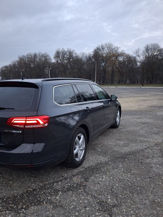 Vând Volkswagen Passat B8