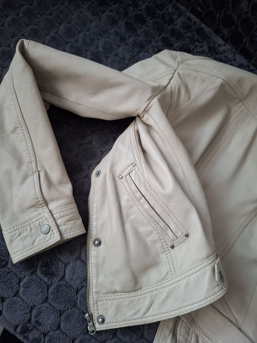 Geaca de damă Stradivarius,din piele crem