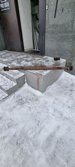 Балка для прицепа. Выдержаны все параметры. Ступицы сажаются на болты.