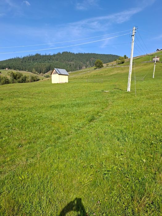 Vind teren intravilan la munte