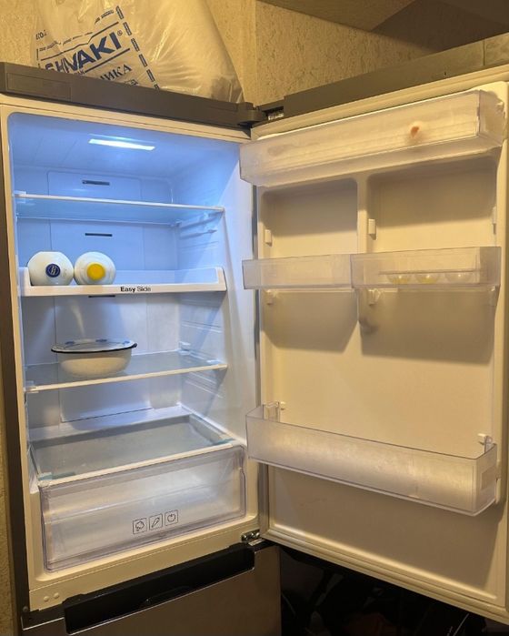 Холодильник Samsung 230л