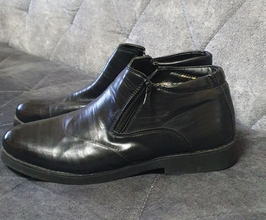 Продам Тёплые Ботинки на меху для мальчиков и мужчин Размер 42.