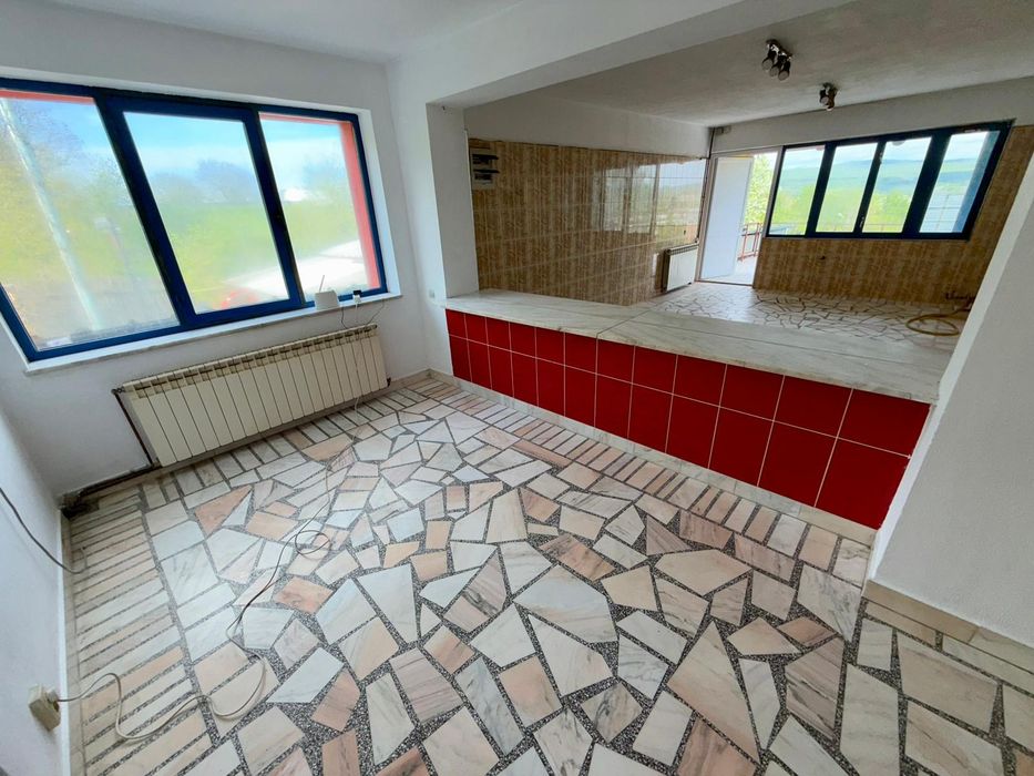 Vand  / Schimb / Vila 380 mp  / Teren intravilan 500 mp, zona Lenin-Sud, toate utilitatile. Spatiu comercial, terenuri, apartamente, garsoniere !