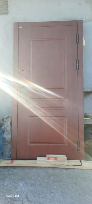 Дверь входная наружняя