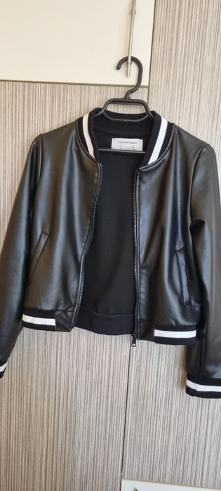 Яке за момиче, еко кожа