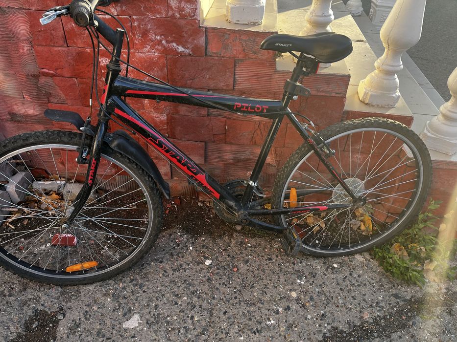 Черный велосипед скоростной