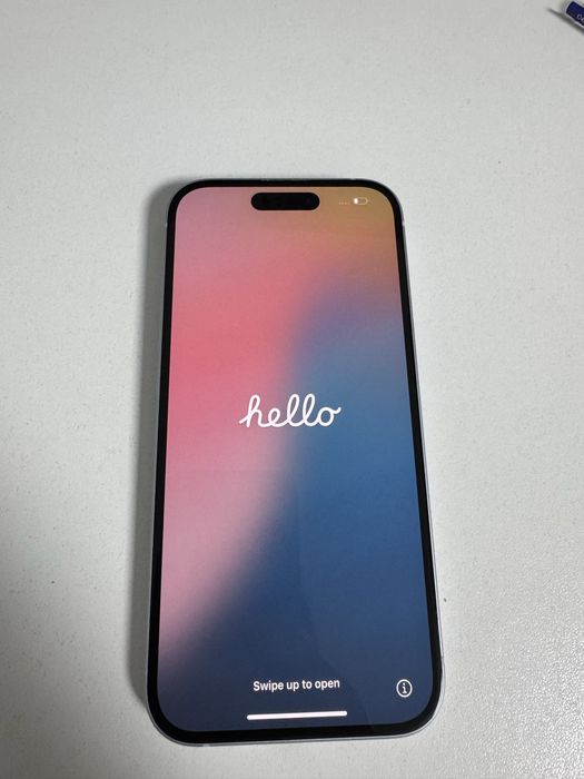 iPhone 15 128GB белый.