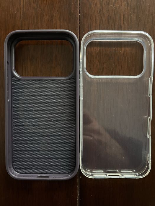 Два кейса за Iphone 17pro