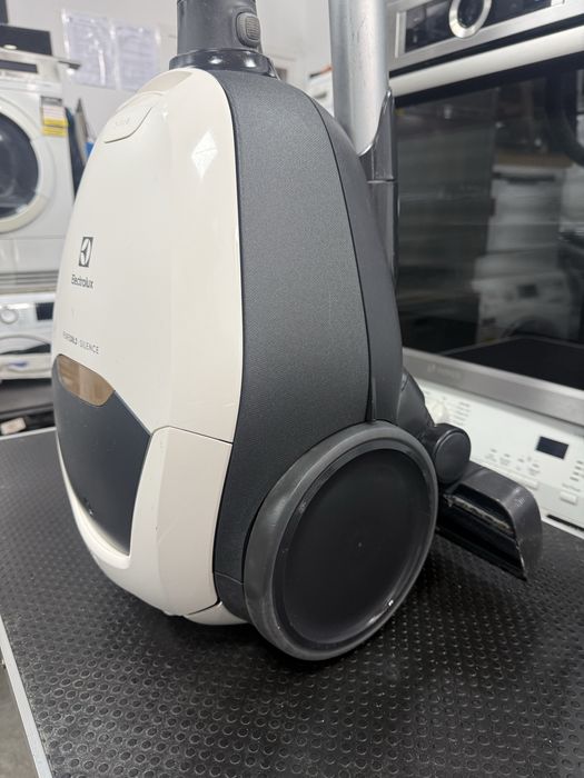 Прахосмукачка Electrolux Pure D8.2 Silence