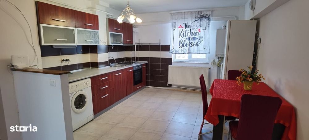 De închiriat apartament 3 camere zona Centrala 86 mp