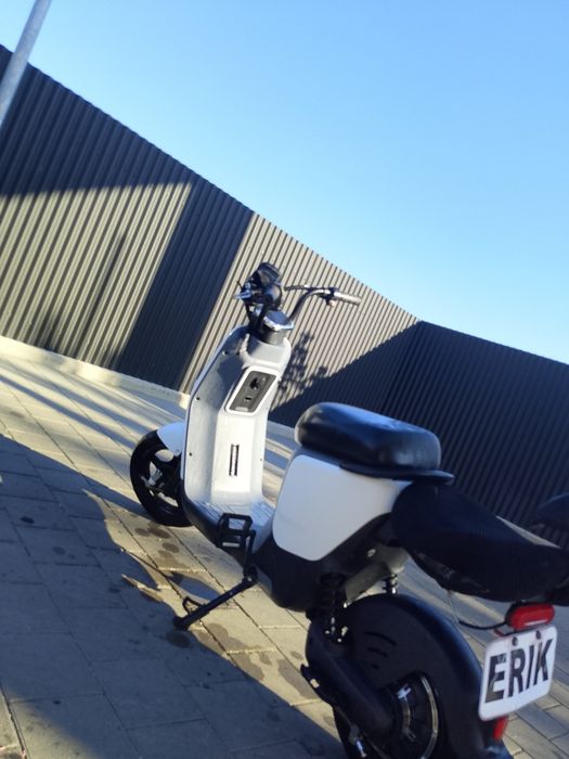 Scuter electric 500W / 48V 20Ah – 40 km/h – autonomie până la 70 km