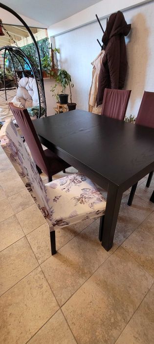Masă extensibilă Ikea si 4 scaune