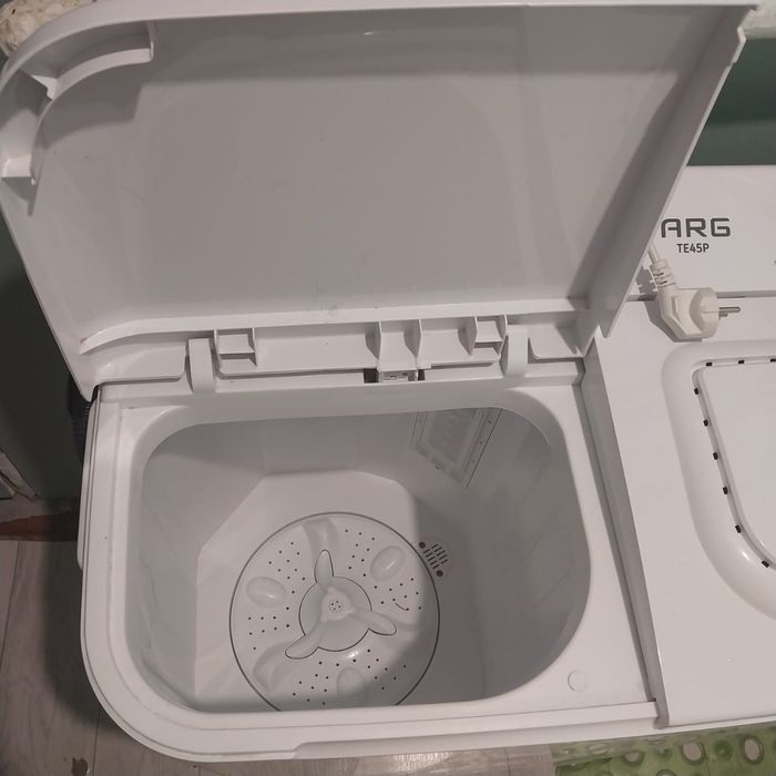 Продам стиральную машинку полу автомат