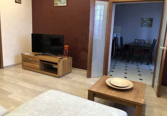 Дава се под наем Тристаен апартамент в Пловдив, Западен - 75 кв.м за 372.3 € - Снимка #2