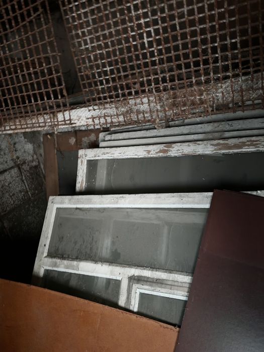 Отдам оконные рамы