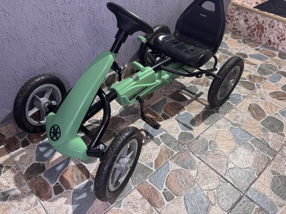 Kart cu pedale pentru copii – stare foarte bună, distractiv și rezistent