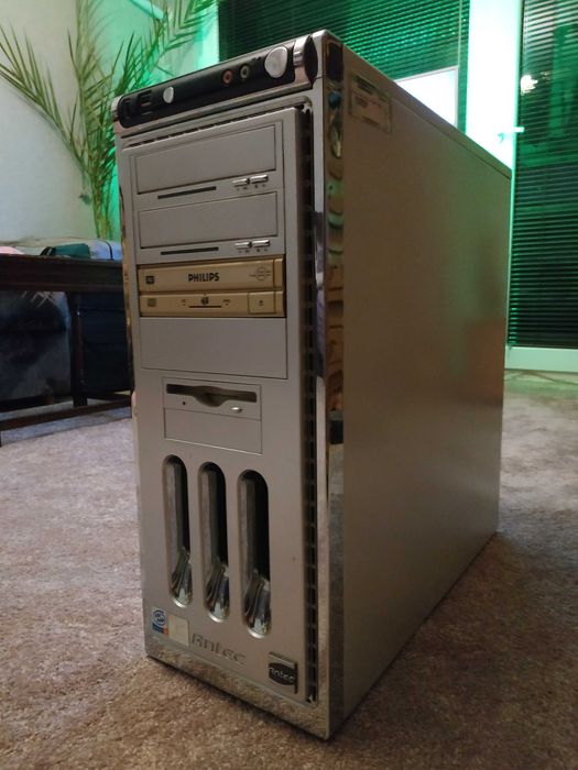 Carcasa Antec PC