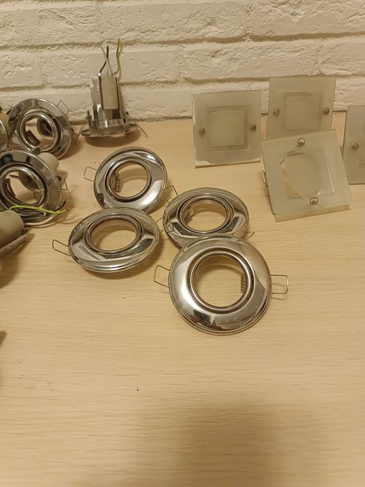 Продам точечные светильники