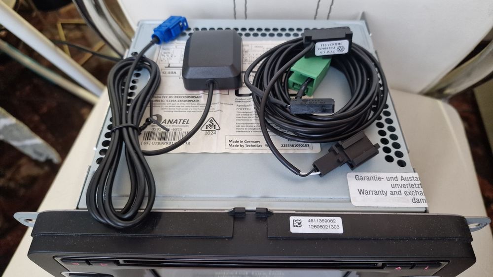 VW RNS 315 ( BT incorporat )+ Card Harti + Cod Pin +  Microfon + GPS