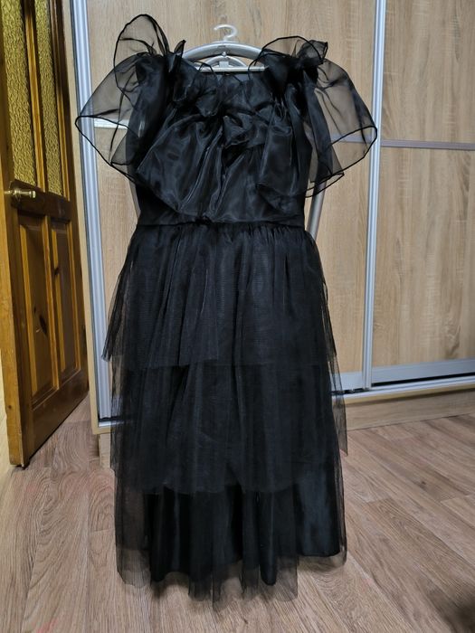 Продам два платья на выход