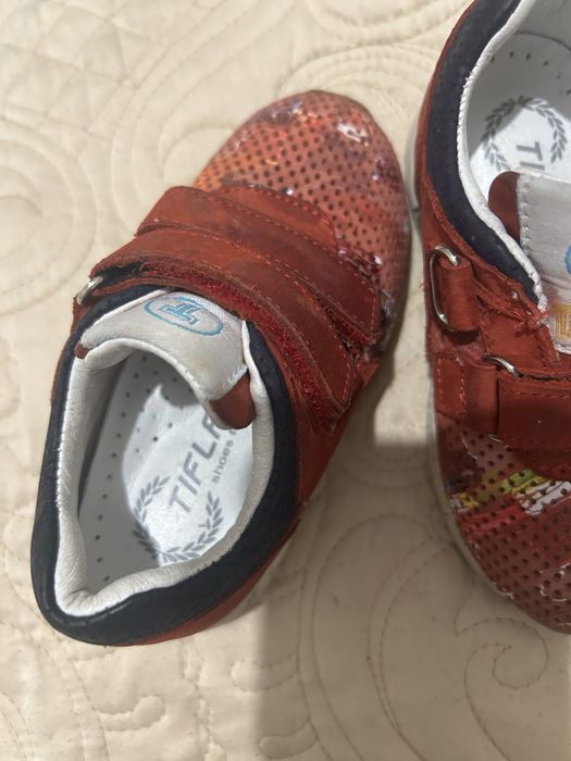 кроссовки кожанные