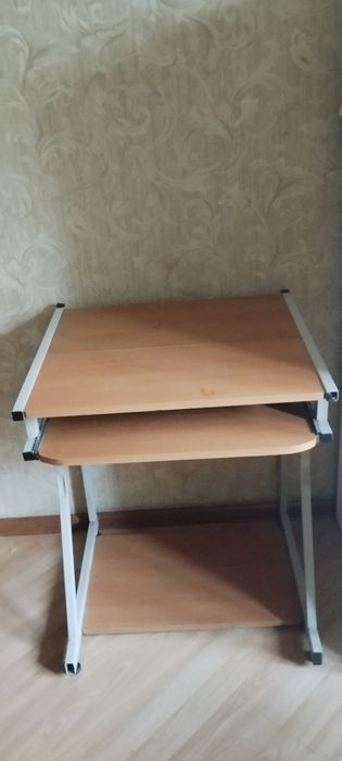 Продам компьютерный стол