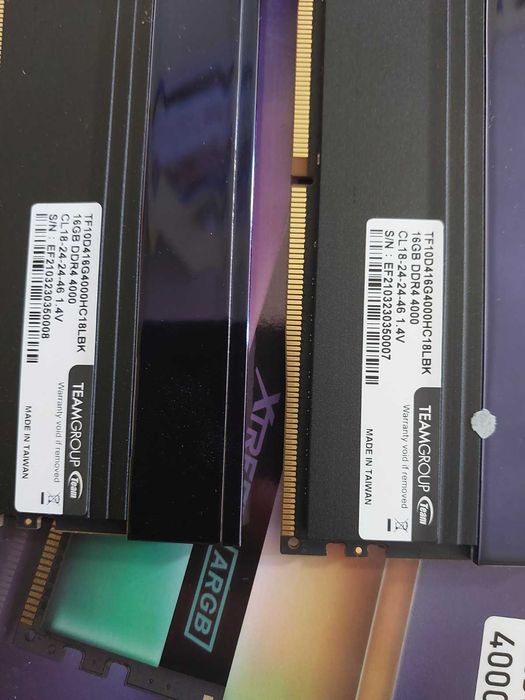 32GB DDR4 4000Mhz - Corsair Dominator Platinium, Corsair Vengance RT, T-Force Xtreme