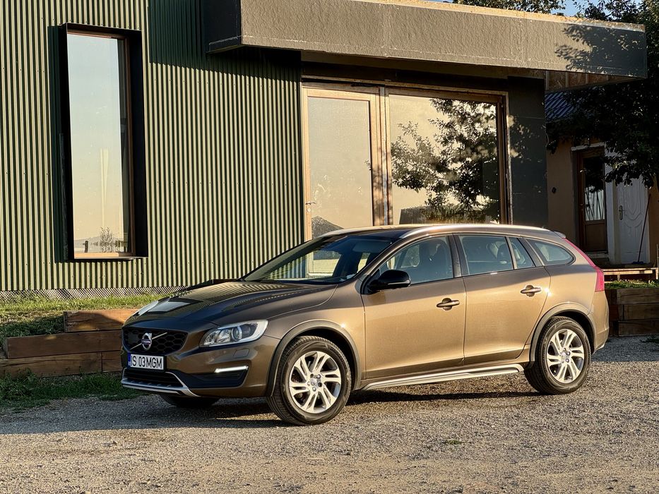 Volvo V60 Cross Country 2016