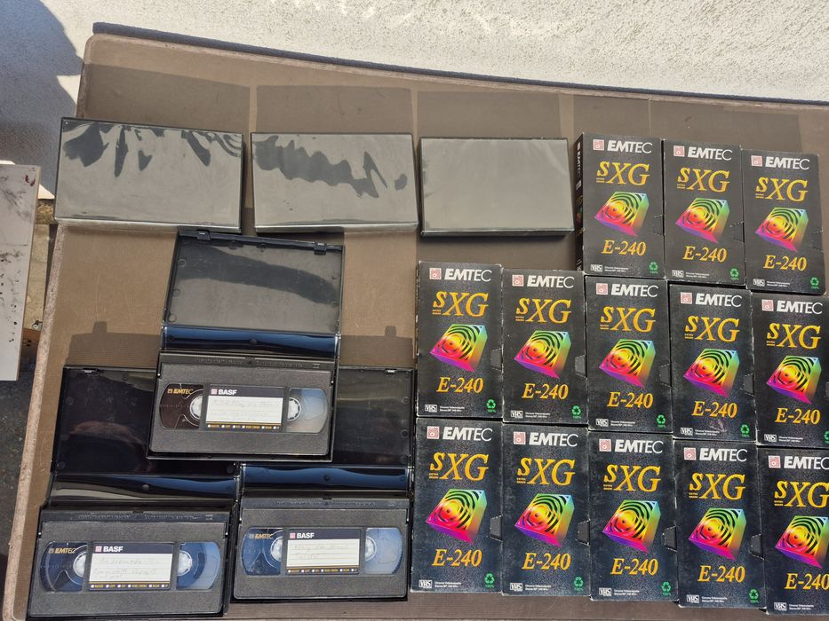 Vând 19 casete video VHS originale EMTEC de 240minute filme 1970-1990