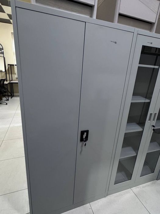 металлический офисный шкаф для документов  Metalicheskiy shkaf полка