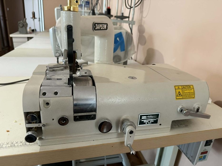 Masini de cusut haine de piele