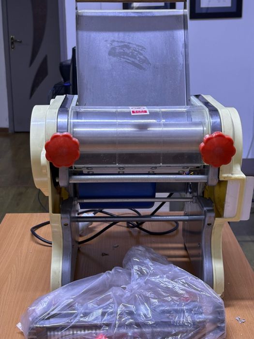 Электрическая лапшерезка тестораскатка 220V почти новая