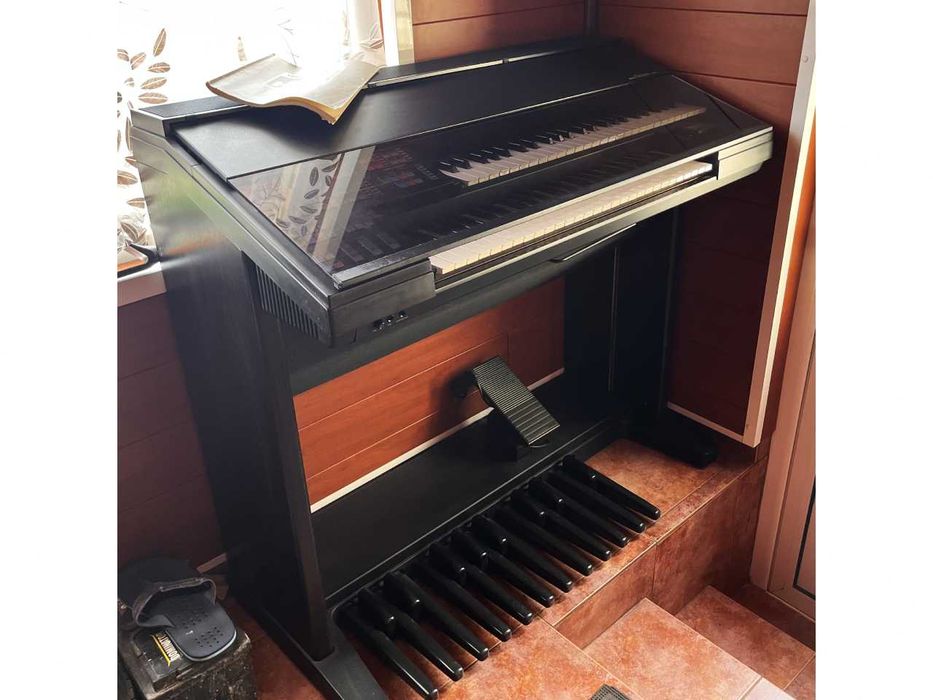Eлeктрически орган Yamaha Electone HS-6