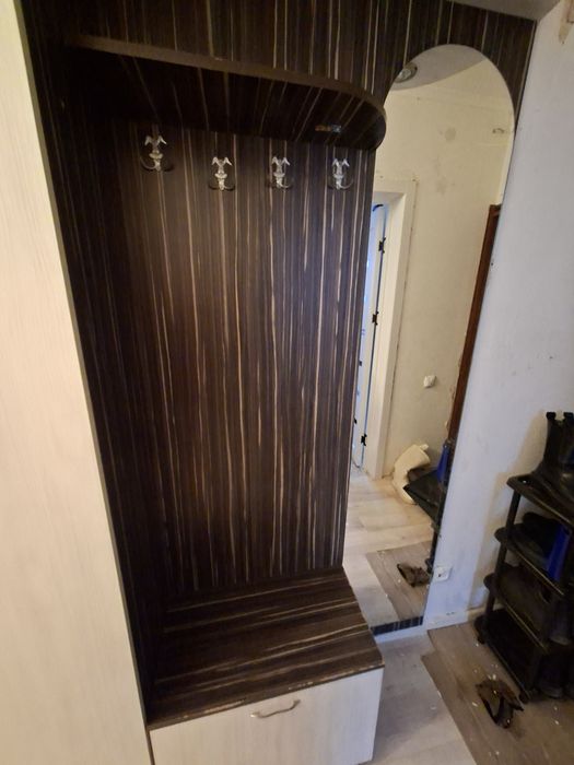 Продам шкаф в прихожей